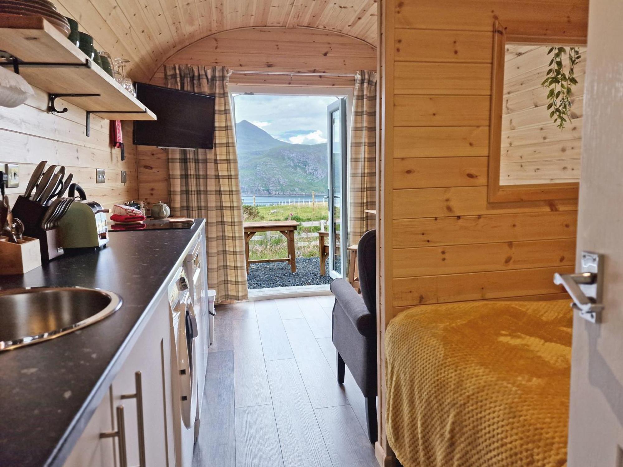 Gorse Gorgeous Glamping Hideaway Apartment Dundonnell ภายนอก รูปภาพ