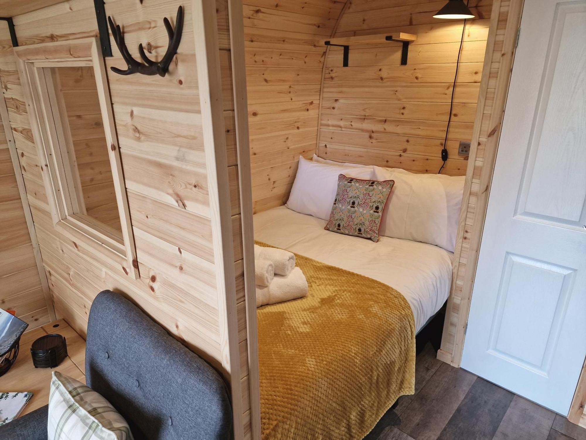 Gorse Gorgeous Glamping Hideaway Apartment Dundonnell ภายนอก รูปภาพ